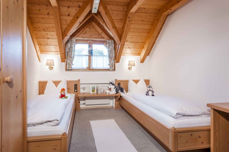 Ferienwohnung Zwei Einzelbetten Schlüsselblume Stachl Waging am See Oberbayern