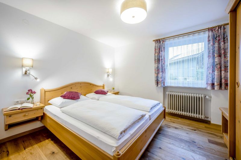 Ferienwohnung Doppelbett Gänseblümchen Stachl Waging am See Oberbayern